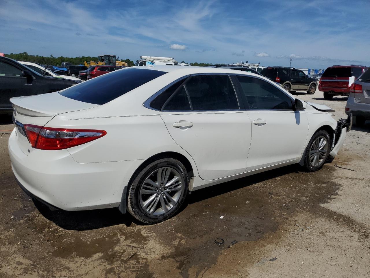2016 TOYOTA CAMRY LE - Фото 3
