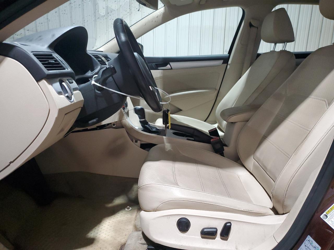 2013 VOLKSWAGEN PASSAT SE - Image 7