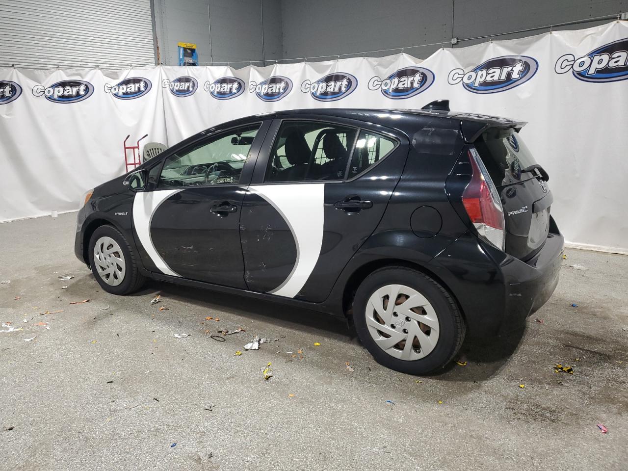 2016 TOYOTA PRIUS C - Image 2