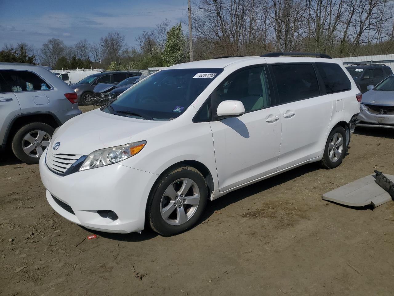2015 TOYOTA SIENNA LE
