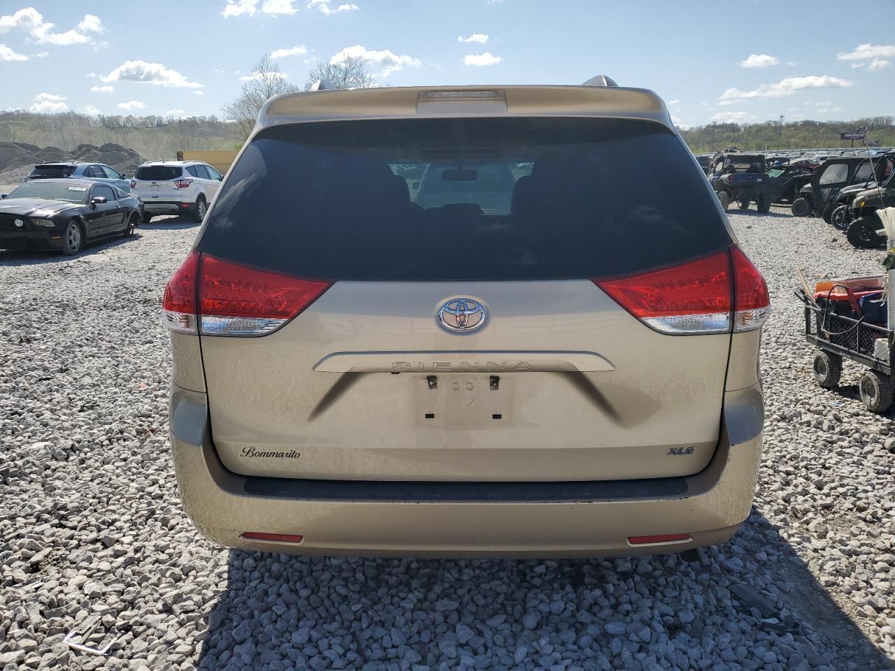 2011 TOYOTA SIENNA XLE - Фото 6