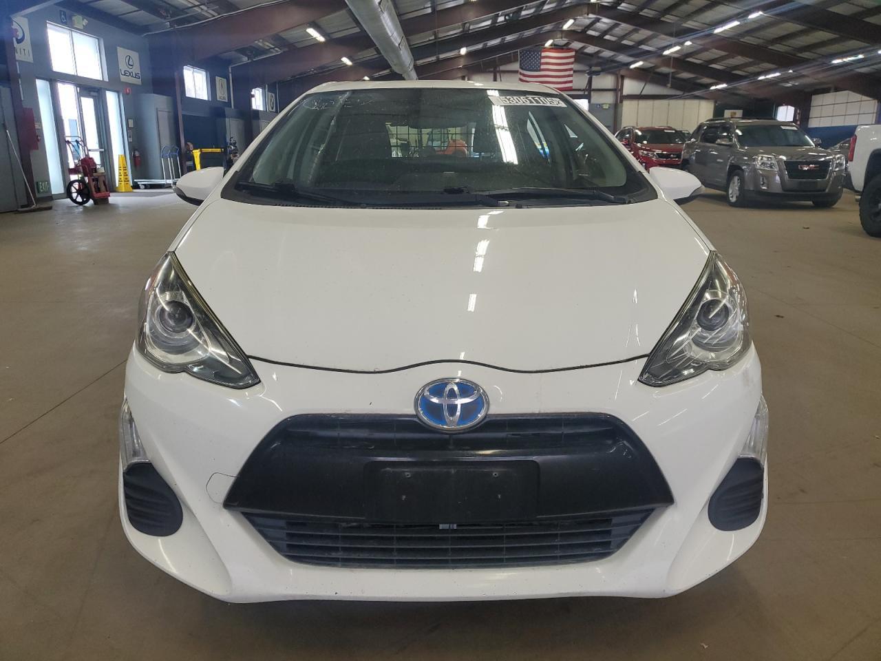 2016 TOYOTA PRIUS C - Image 5