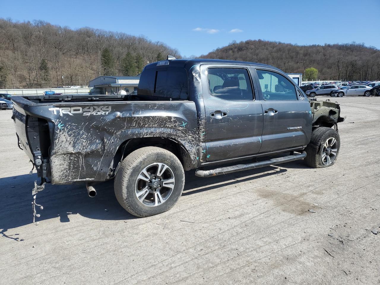 2019 TOYOTA TACOMA DOU - Фото 3