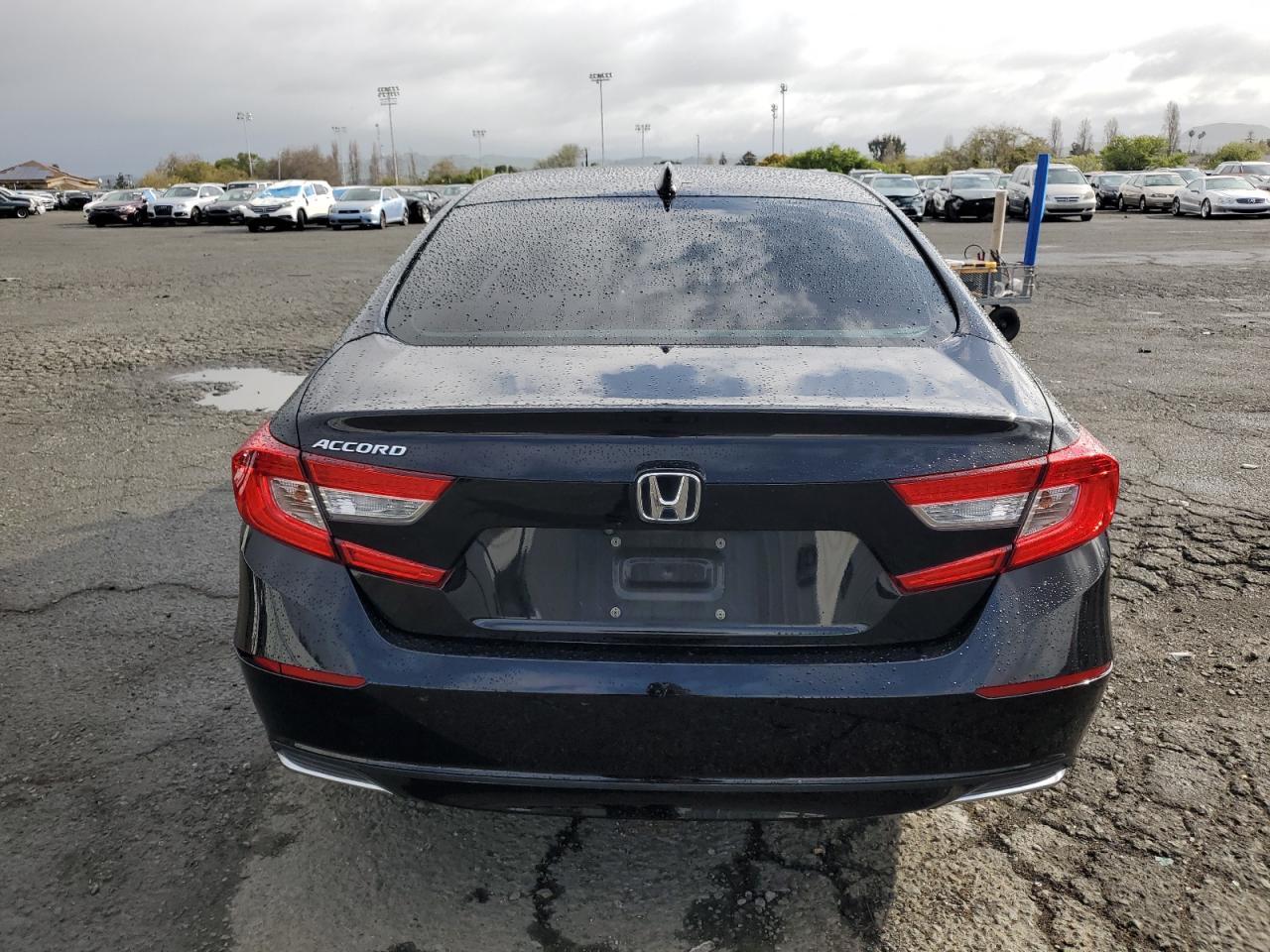 2018 HONDA ACCORD LX - Image 6