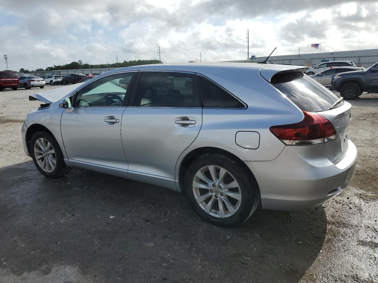 2013 TOYOTA VENZA LE - Фото 2
