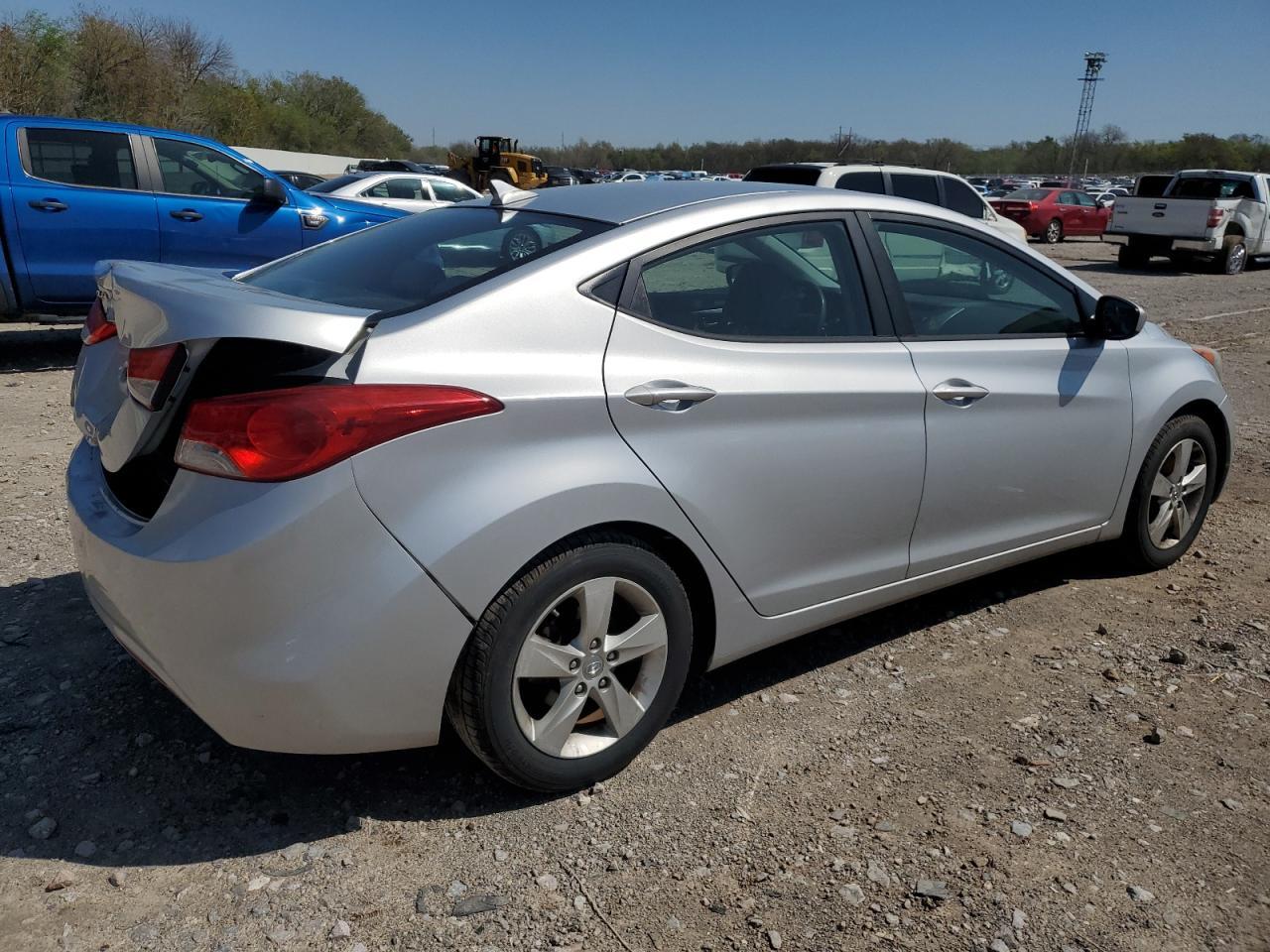 2013 HYUNDAI ELANTRA GL - Image 3