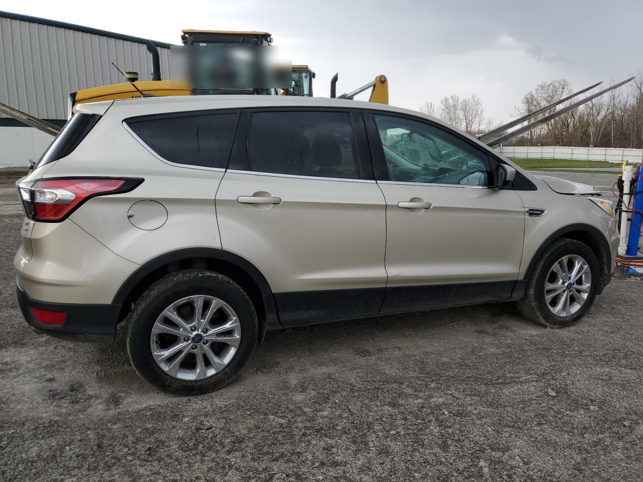 2017 FORD ESCAPE SE - Фото 3