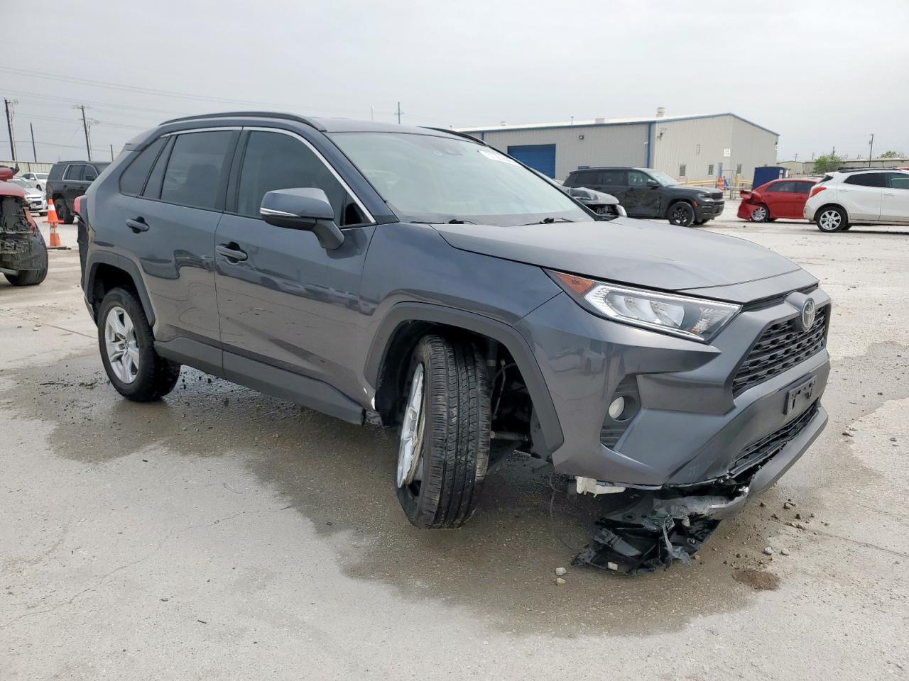 2020 TOYOTA RAV4 XLE - Image 4