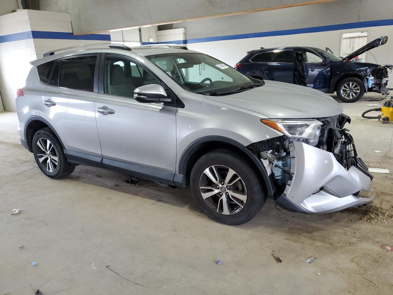 2017 TOYOTA RAV4 XLE - Фото 4