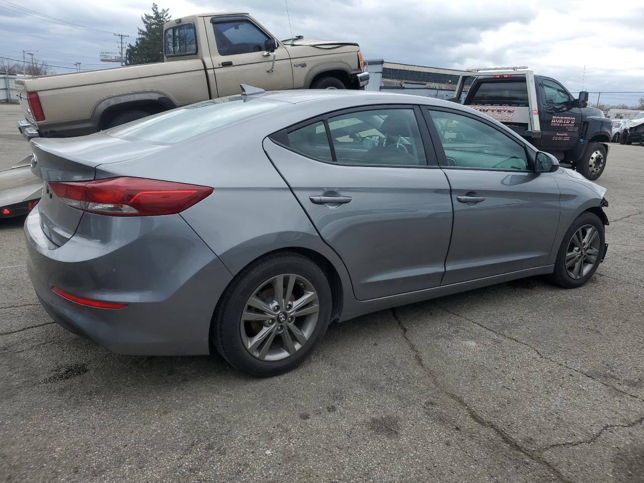 2018 HYUNDAI ELANTRA SE - Фото 3