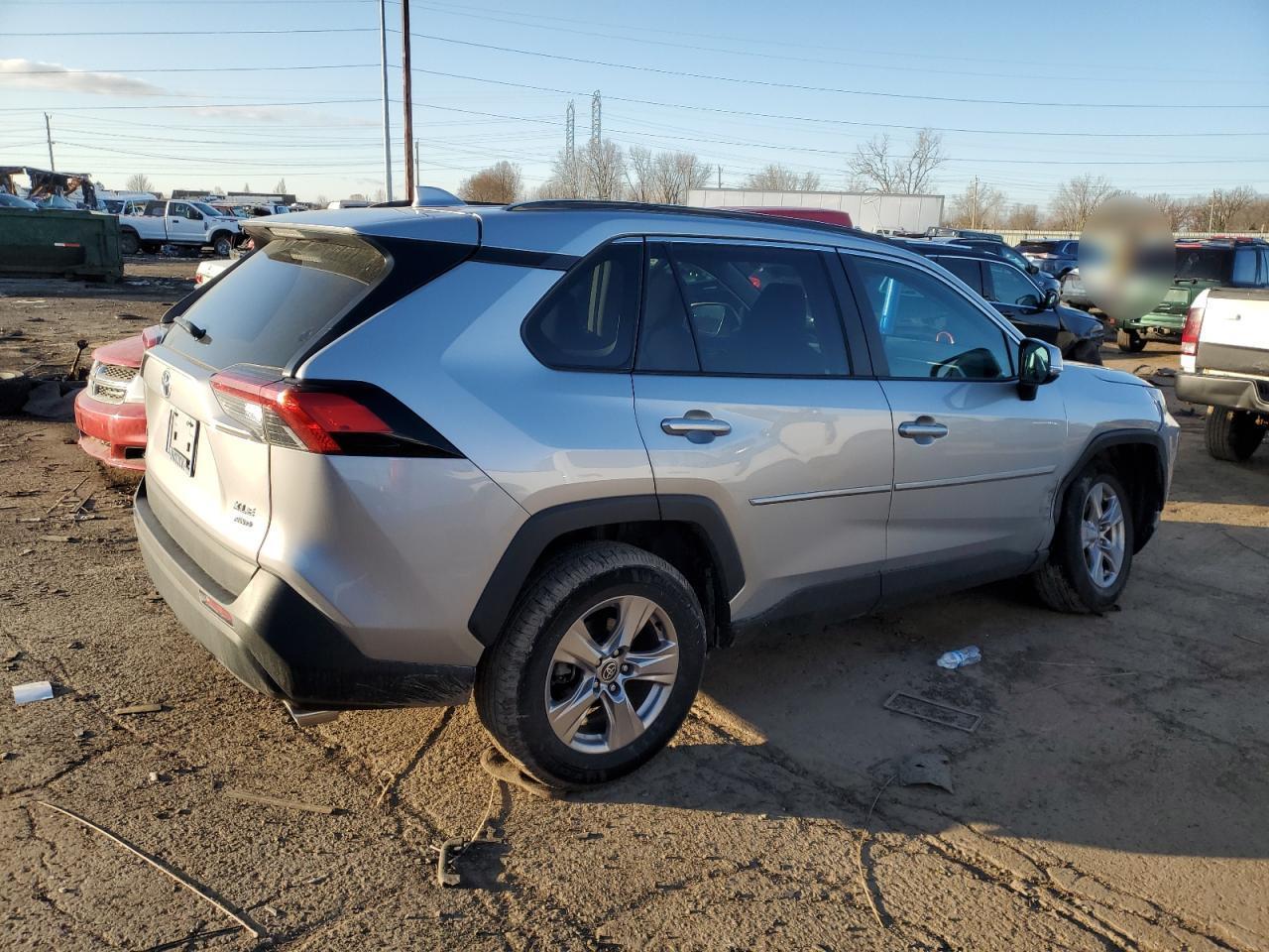 2022 TOYOTA RAV4 XLE - Image 3