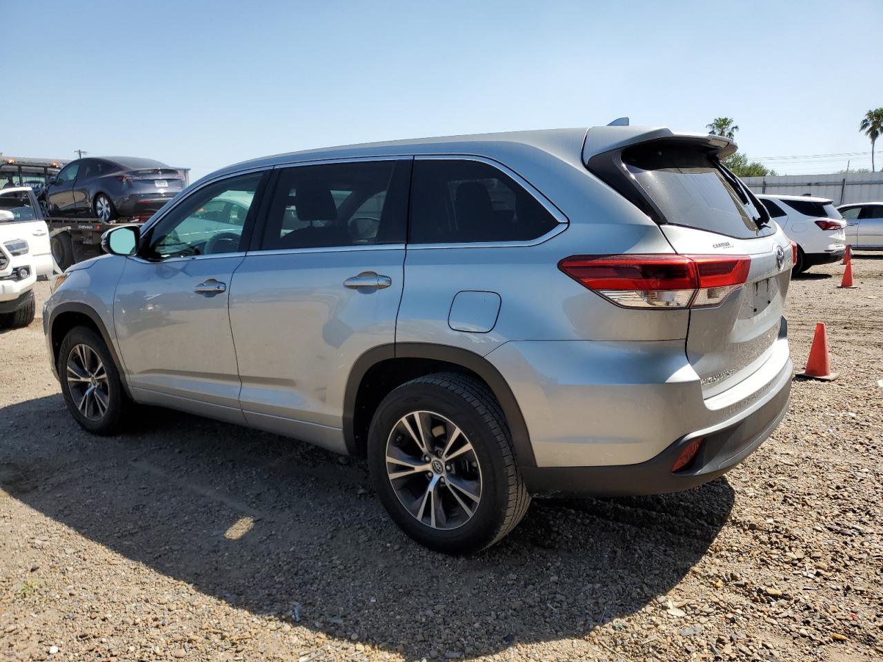 2018 TOYOTA HIGHLANDER - Image 2