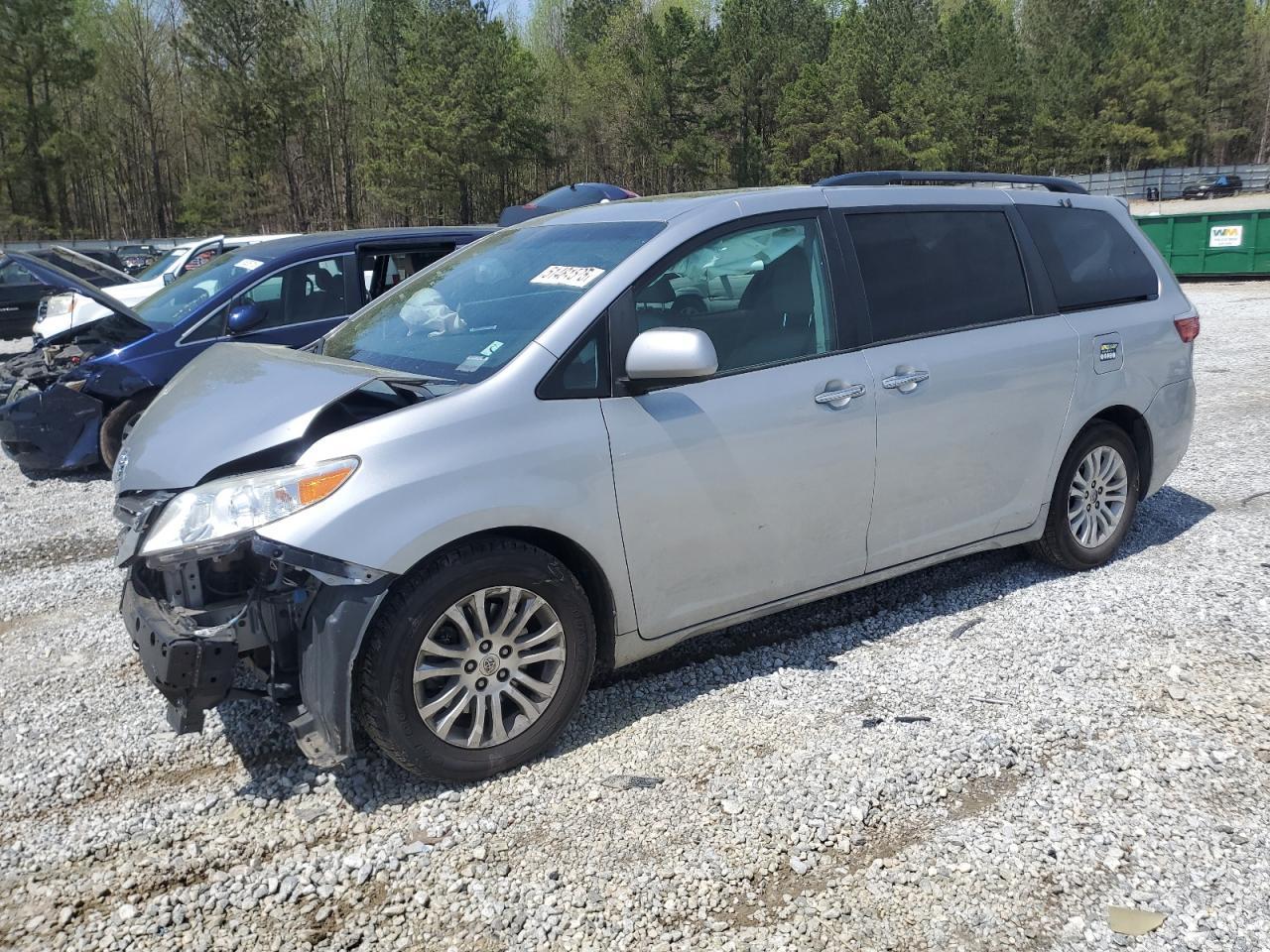 2015 TOYOTA SIENNA XLE