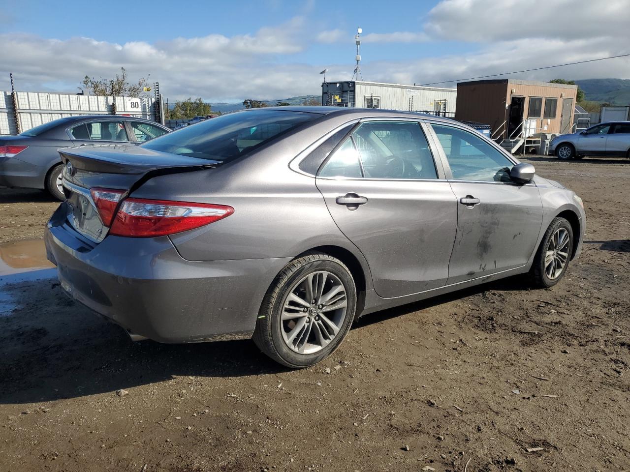 2016 TOYOTA CAMRY LE - Фото 3