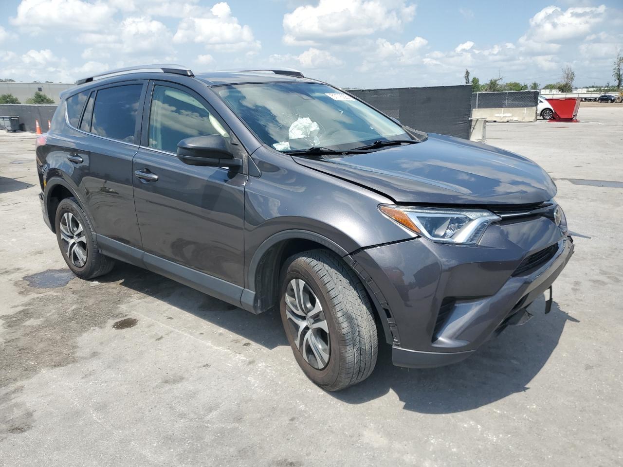 2017 TOYOTA RAV4 LE - Image 4