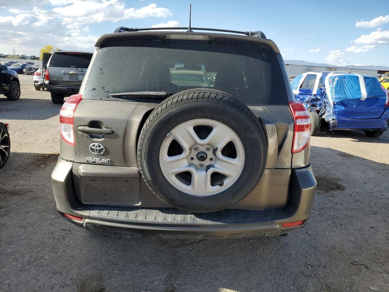 2011 TOYOTA RAV4 - Фото 6