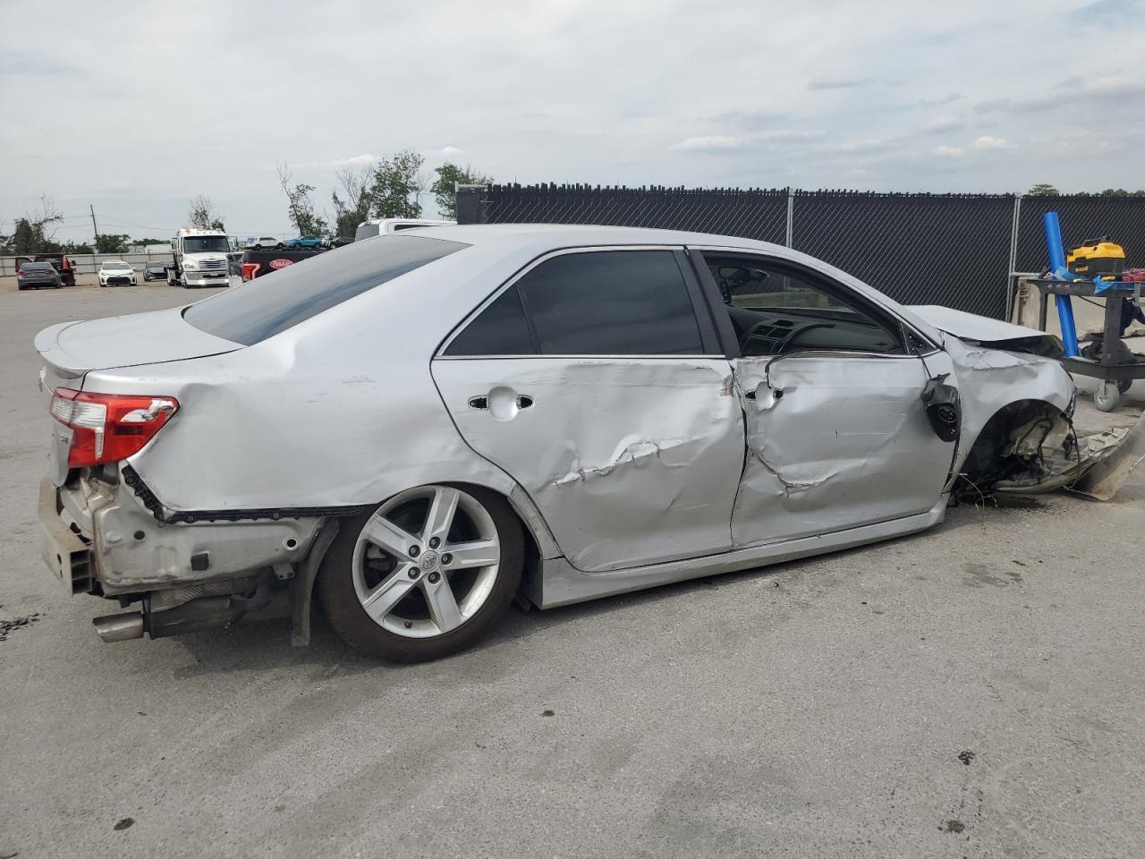 2014 TOYOTA CAMRY L - Image 3