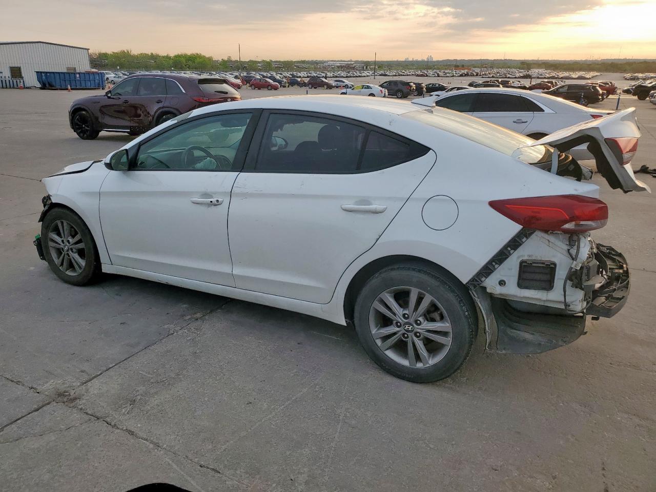 2018 HYUNDAI ELANTRA SE - Image 2