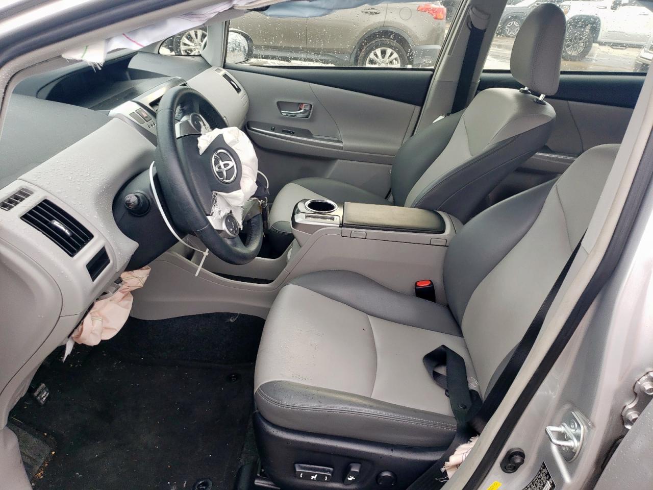 2017 TOYOTA PRIUS V - Image 7