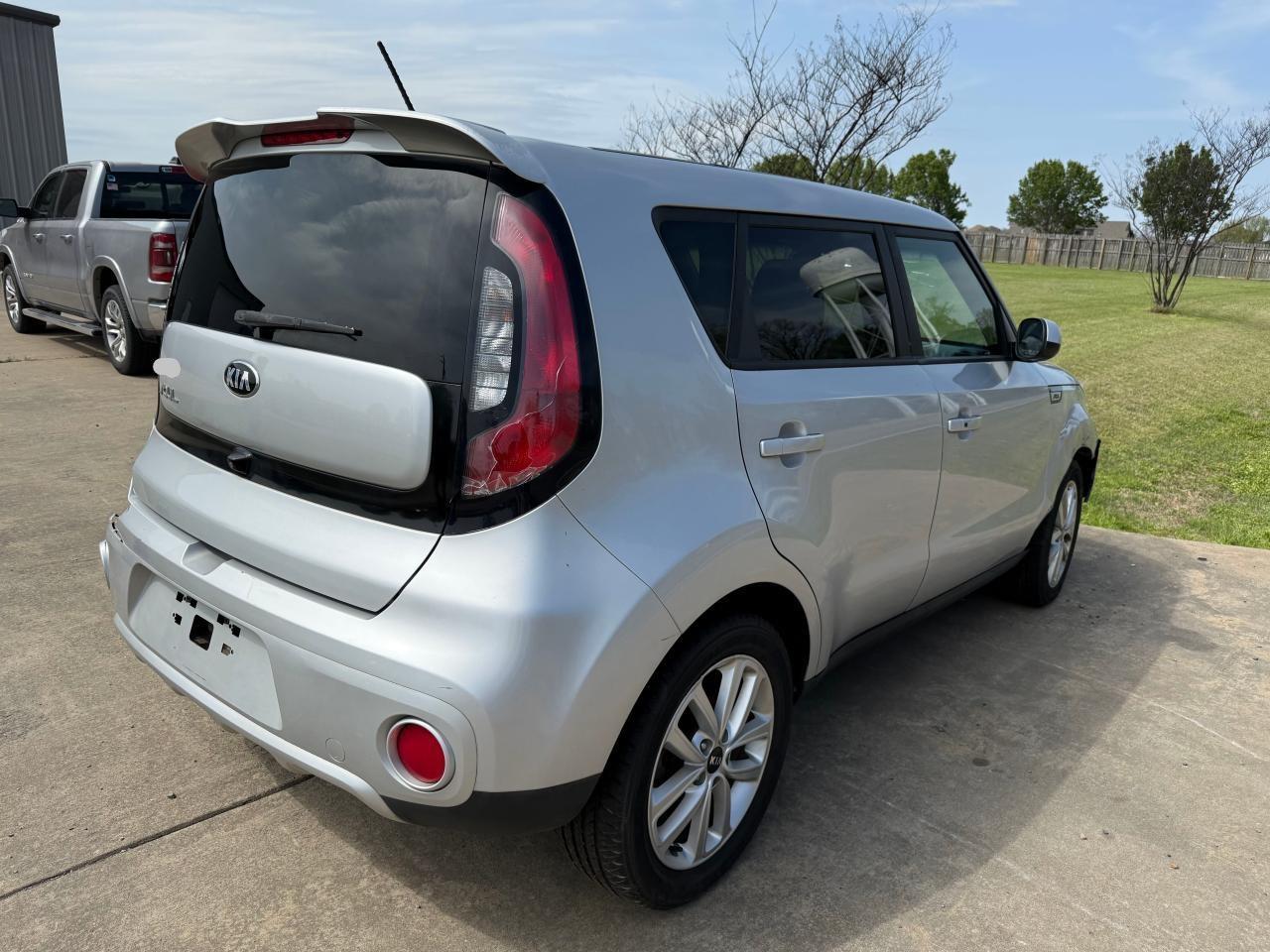 2017 KIA SOUL + - Image 4