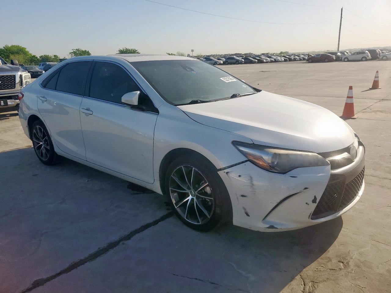 2017 TOYOTA CAMRY LE - Image 4