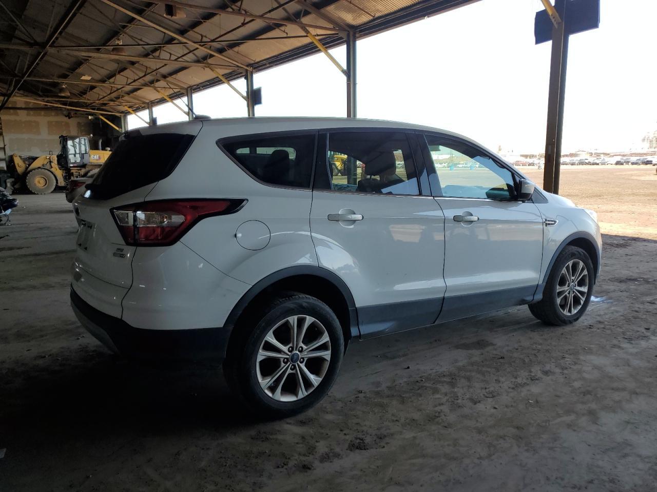 2017 FORD ESCAPE SE - Фото 3