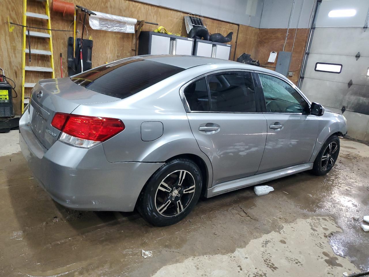 2011 SUBARU LEGACY 2.5 - Фото 3