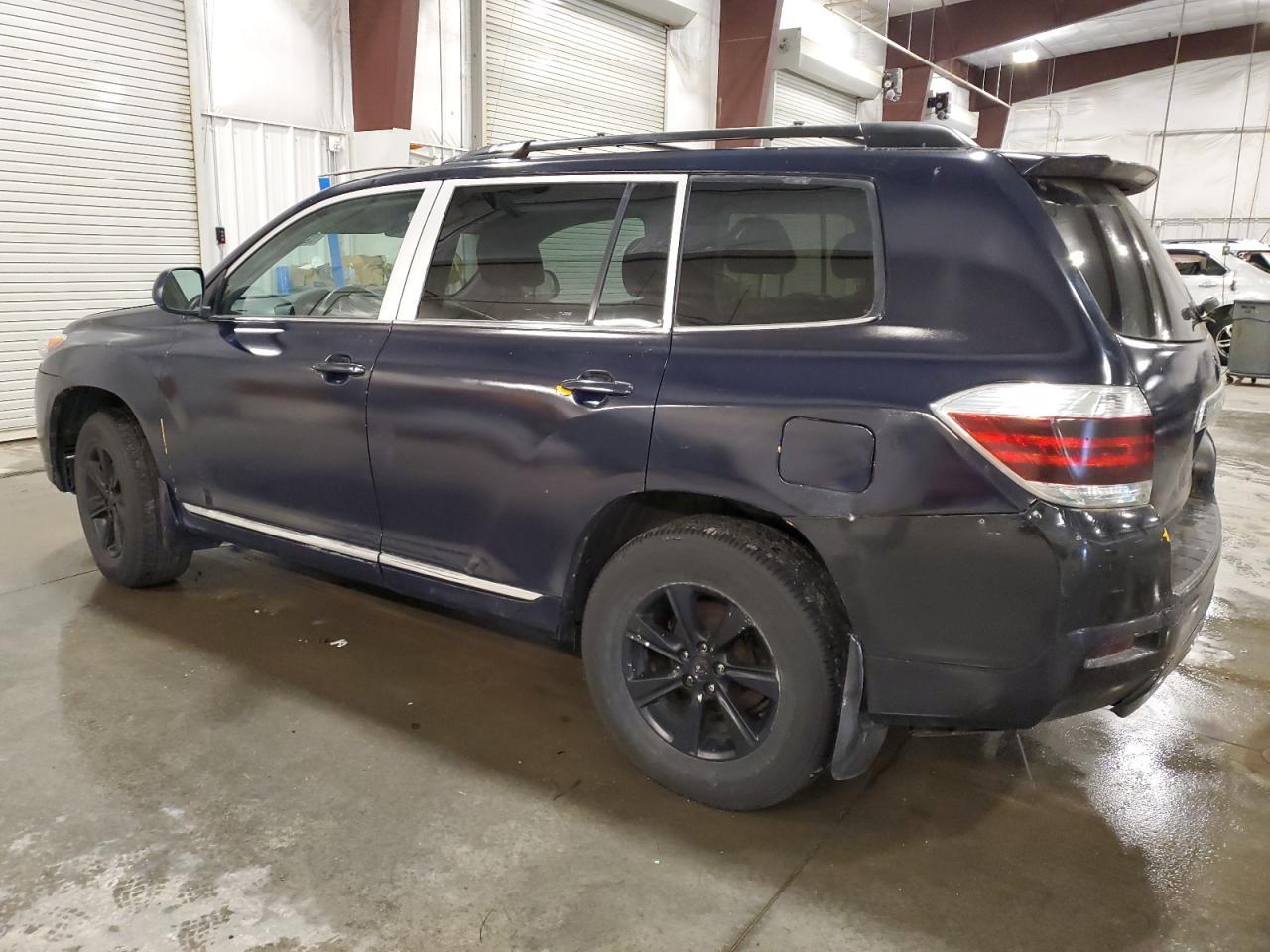 2011 TOYOTA HIGHLANDER - Image 2
