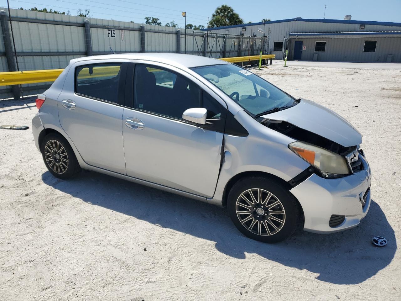 2014 TOYOTA YARIS - Фото 4