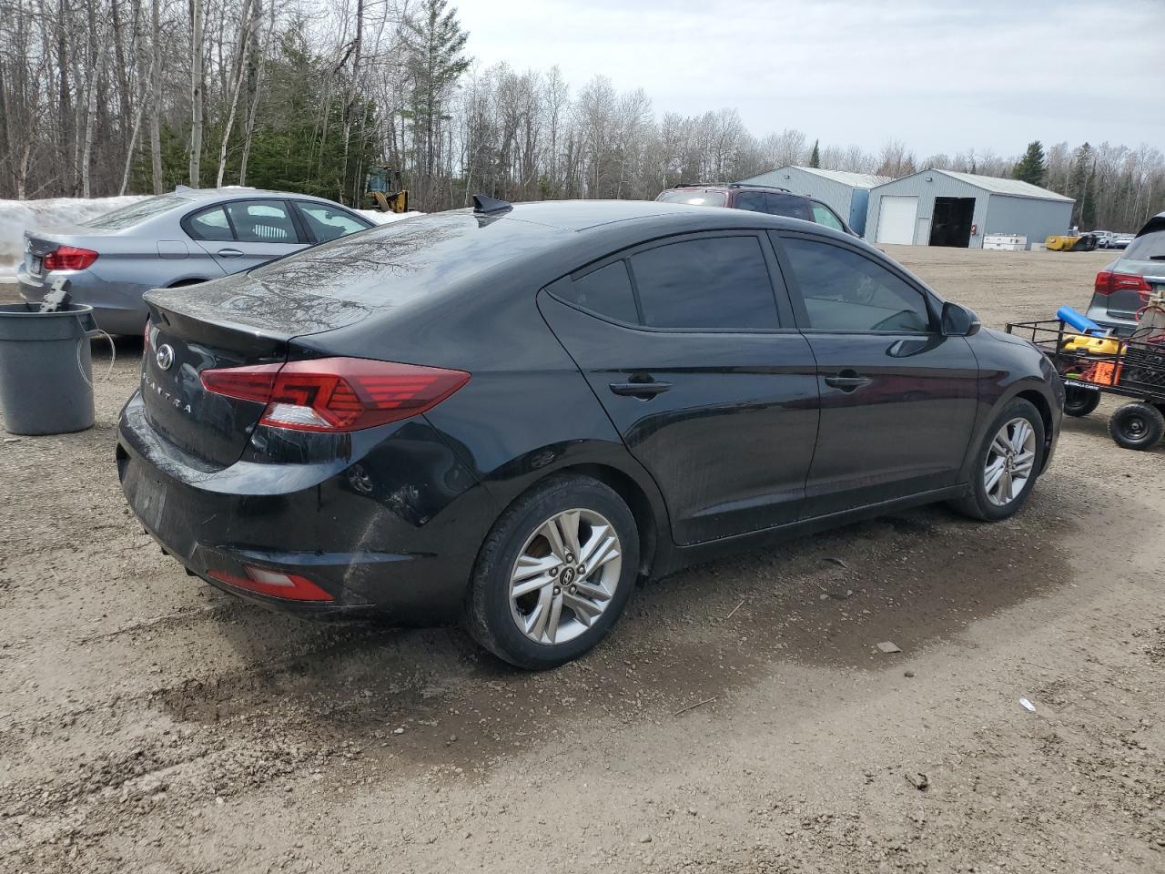 2019 HYUNDAI ELANTRA SE - Фото 3