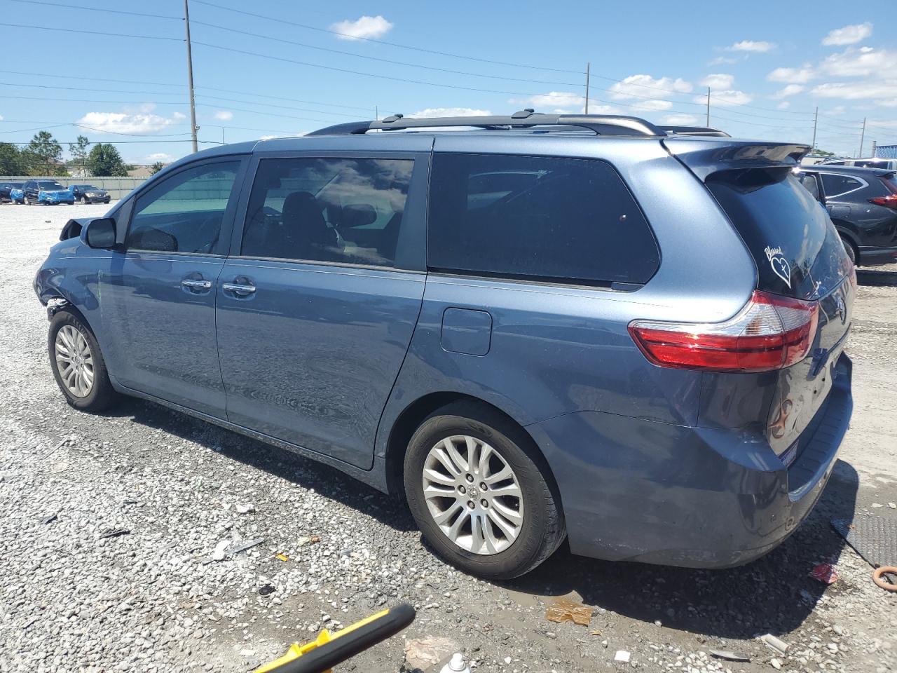 2015 TOYOTA SIENNA XLE - Image 2