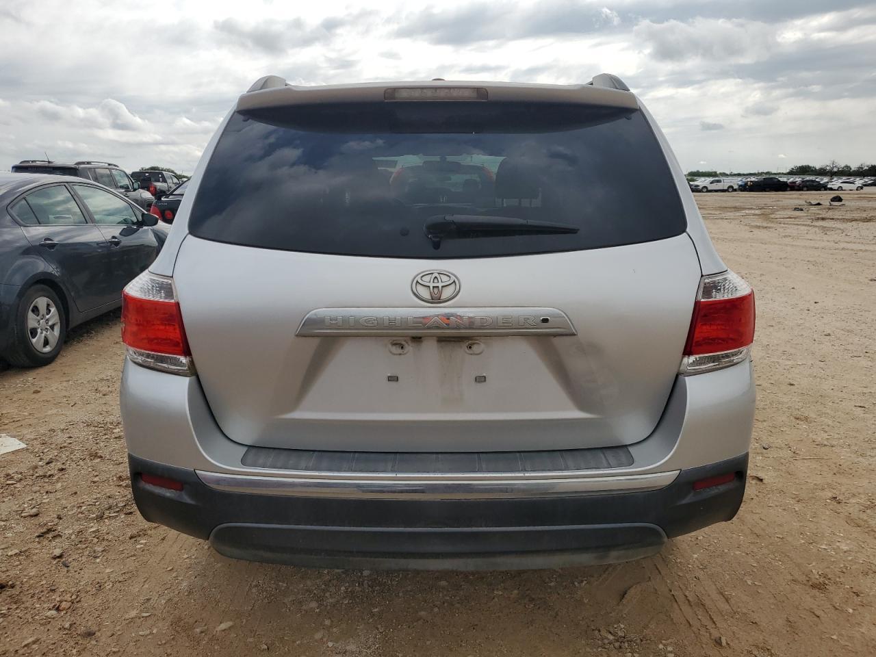 2011 TOYOTA HIGHLANDER - Image 6