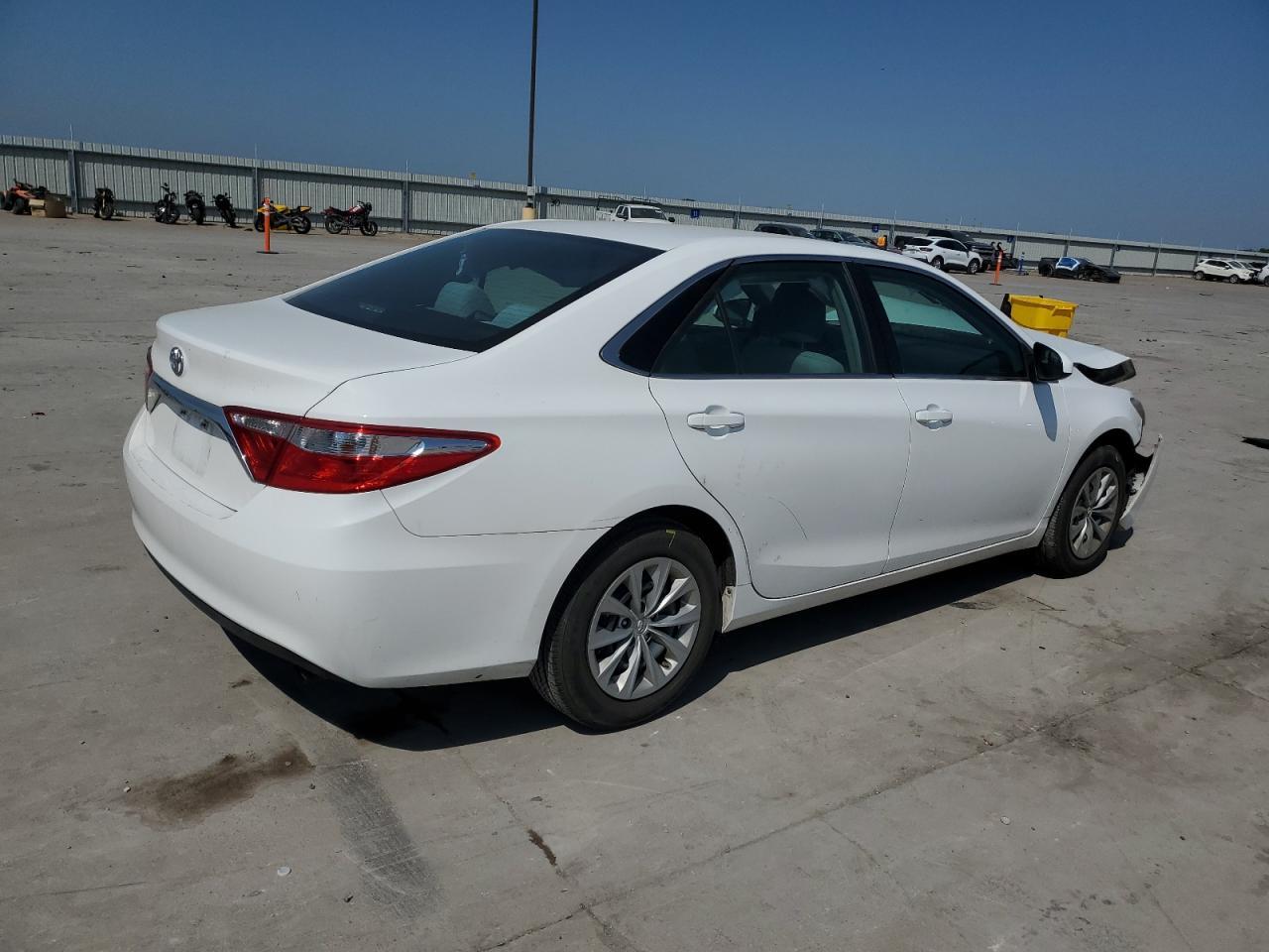2017 TOYOTA CAMRY LE - Фото 3