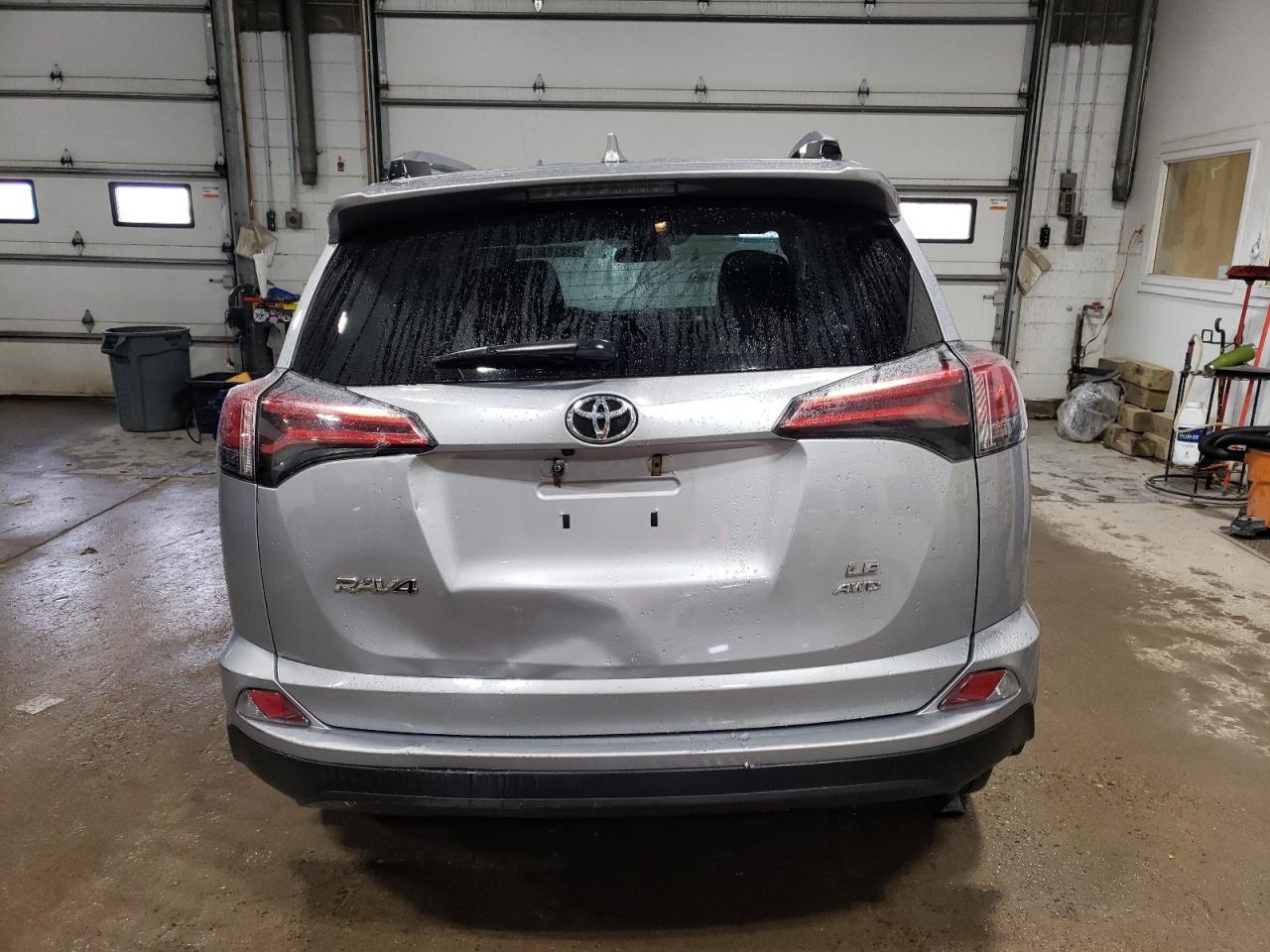 2017 TOYOTA RAV4 LE - Фото 6