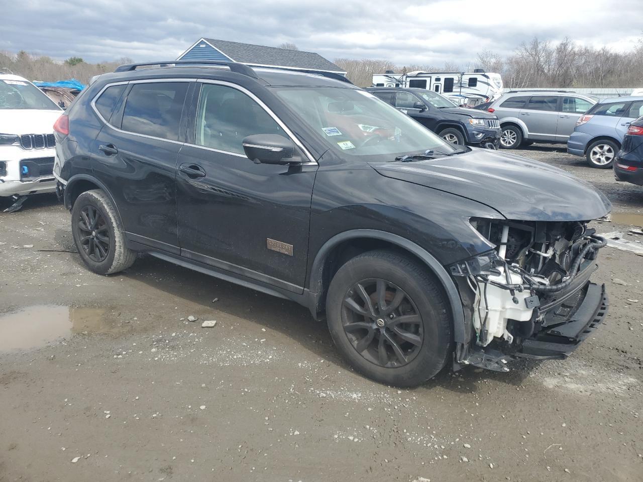 2017 NISSAN ROGUE SV - Image 4