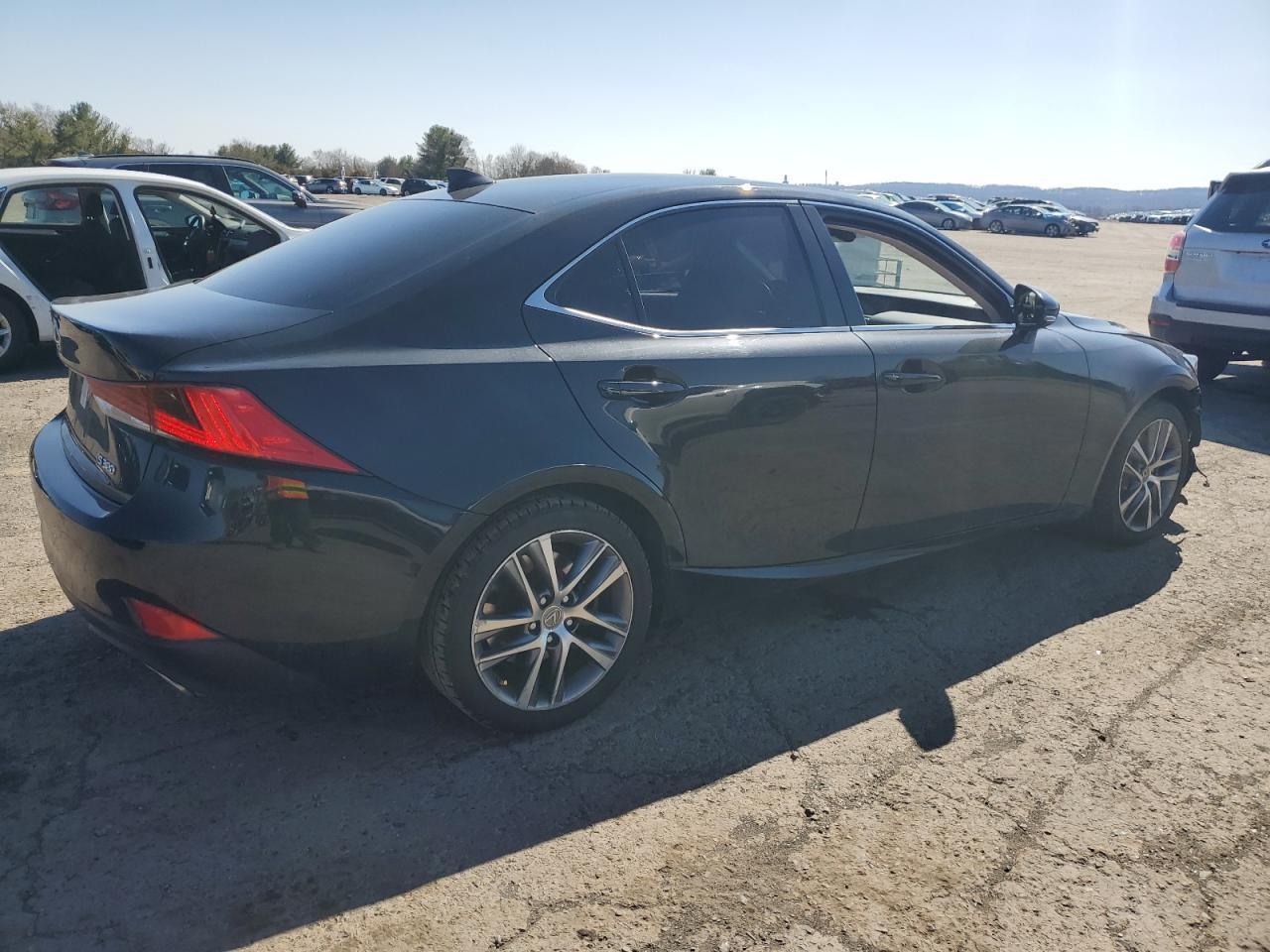2018 LEXUS IS 300 - Фото 3