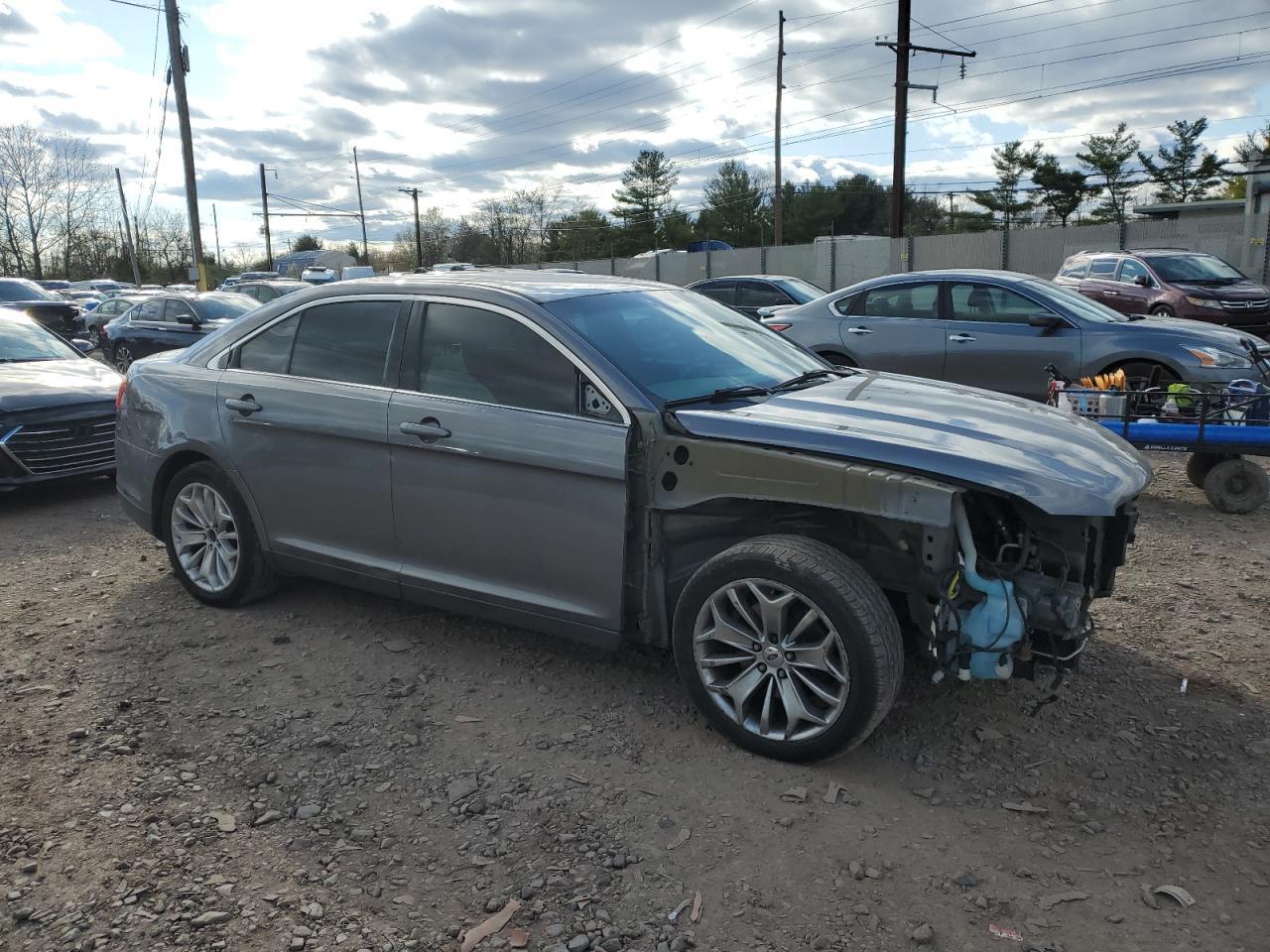 2013 FORD TAURUS LIM - Image 4