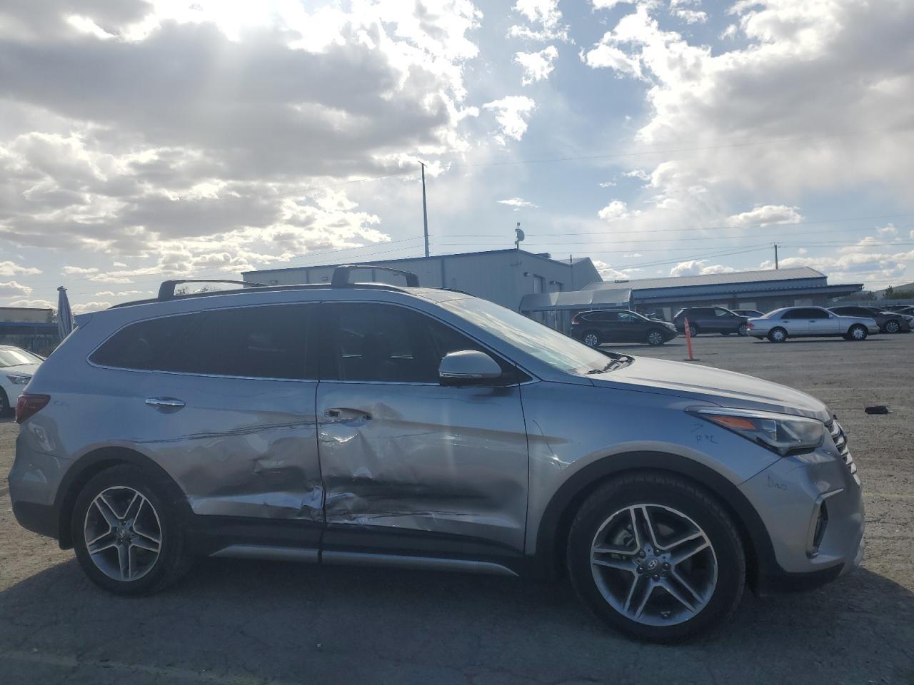 2017 HYUNDAI SANTA FE S - Image 4