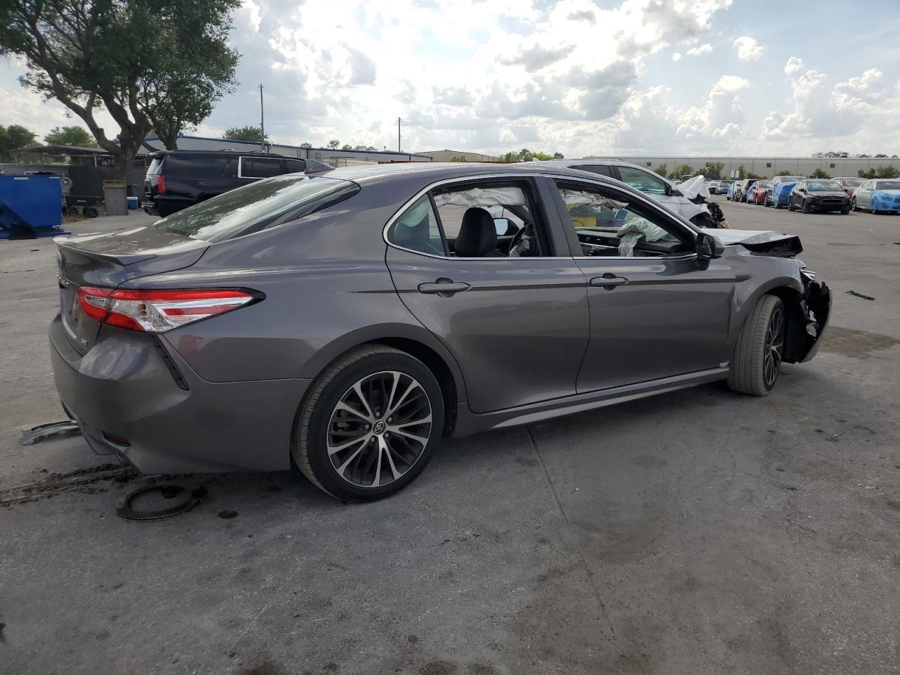 2020 TOYOTA CAMRY SE - Image 3