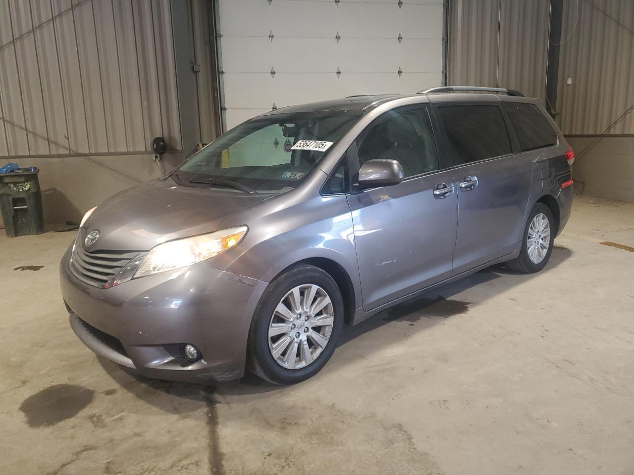 2011 TOYOTA SIENNA XLE