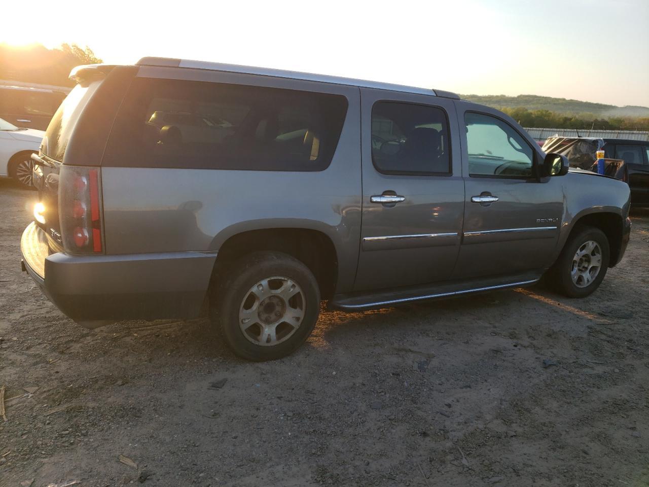 2012 GMC YUKON XL D - Image 3