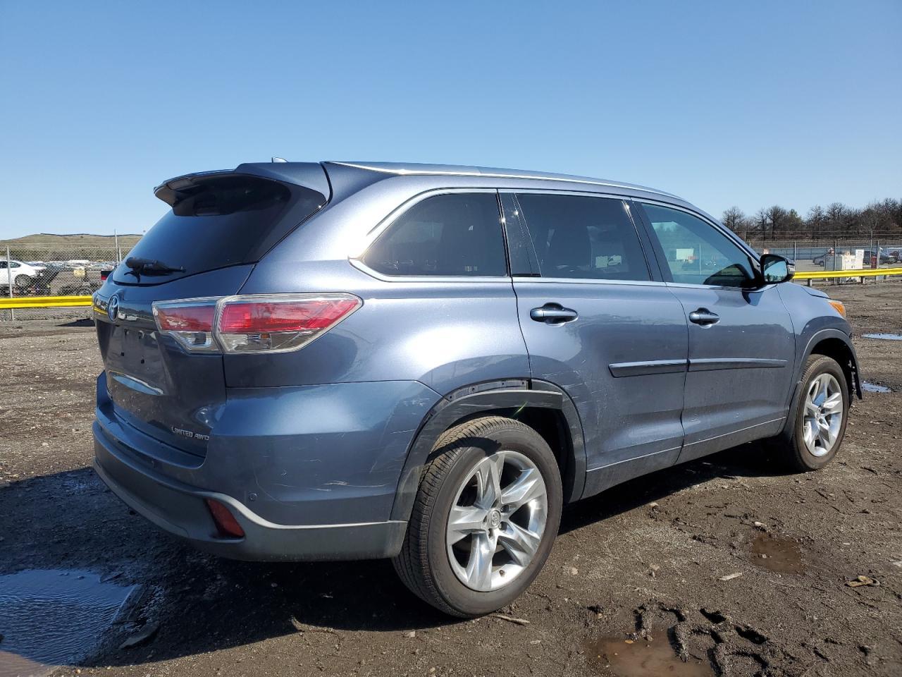 2015 TOYOTA HIGHLANDER - Image 3