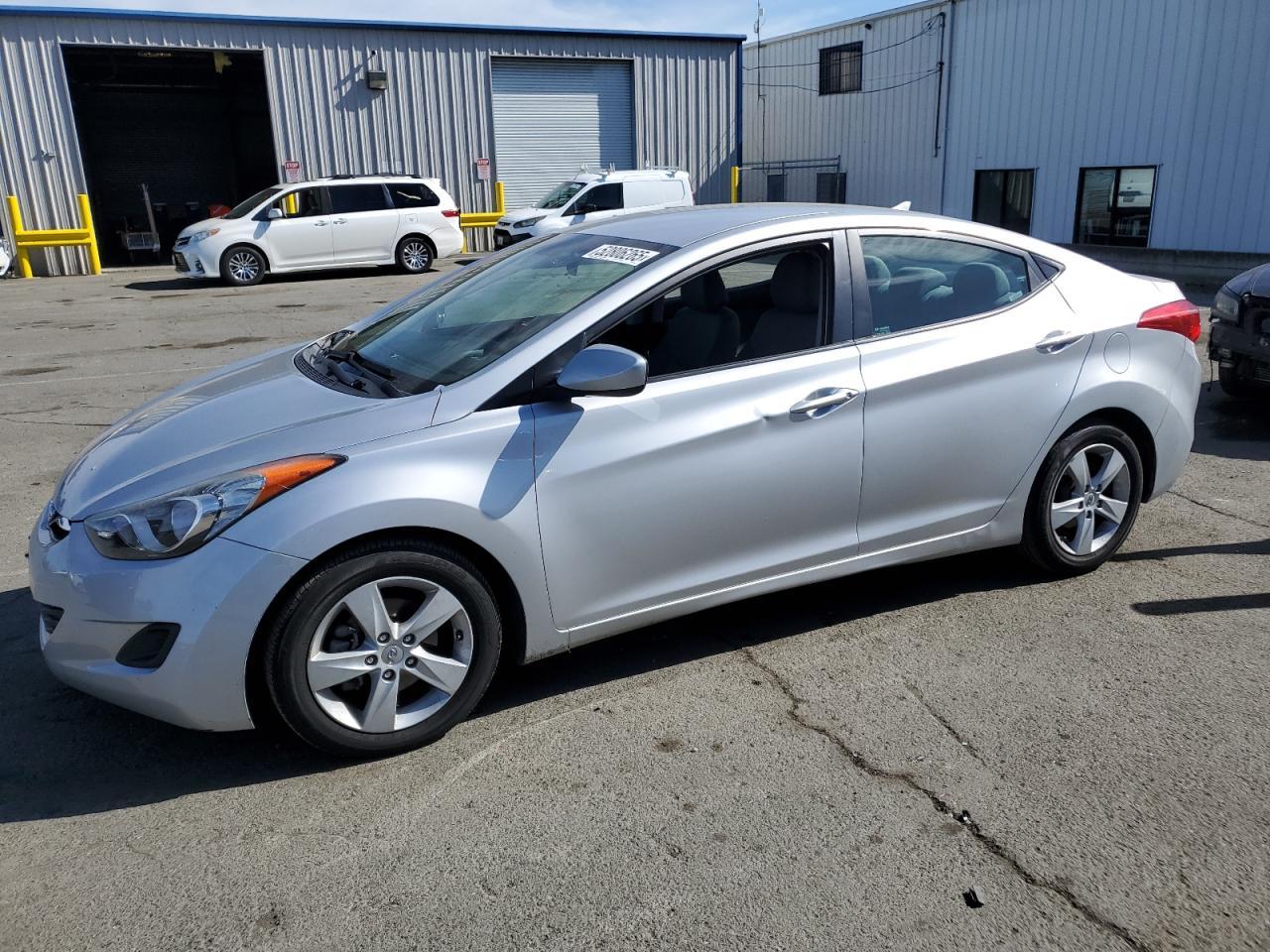 2013 HYUNDAI ELANTRA GL