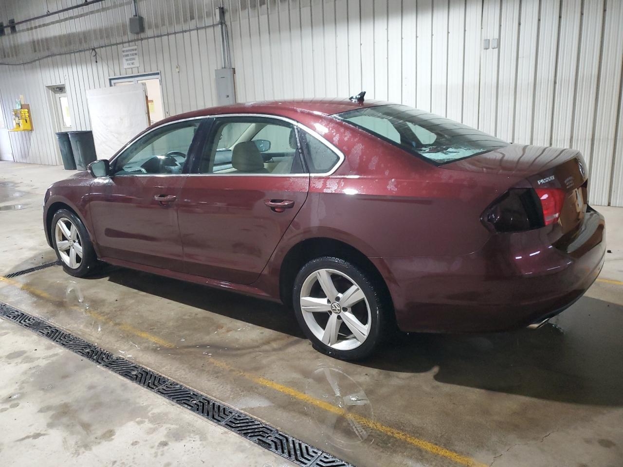 2013 VOLKSWAGEN PASSAT SE - Image 2