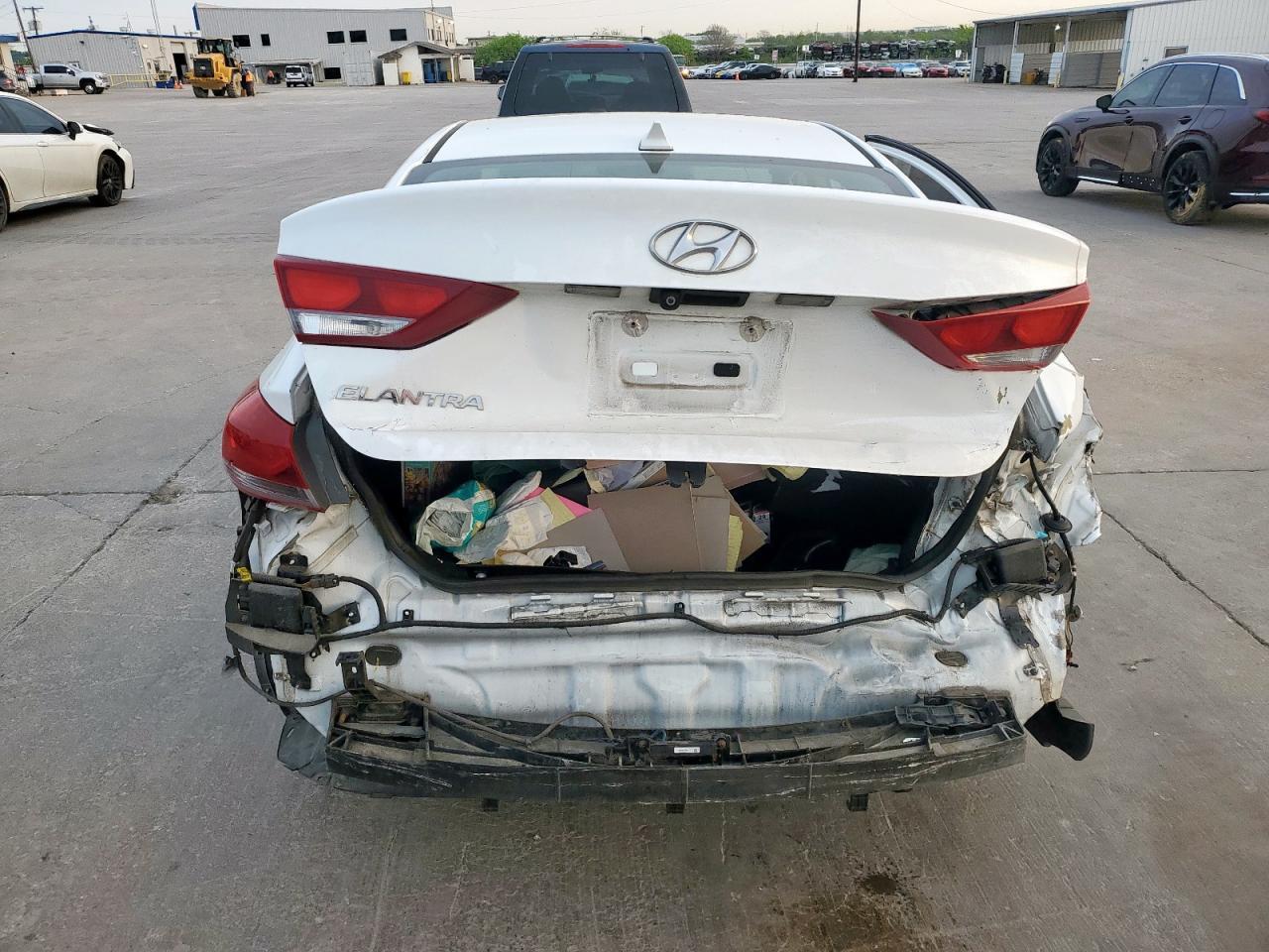 2018 HYUNDAI ELANTRA SE - Image 6