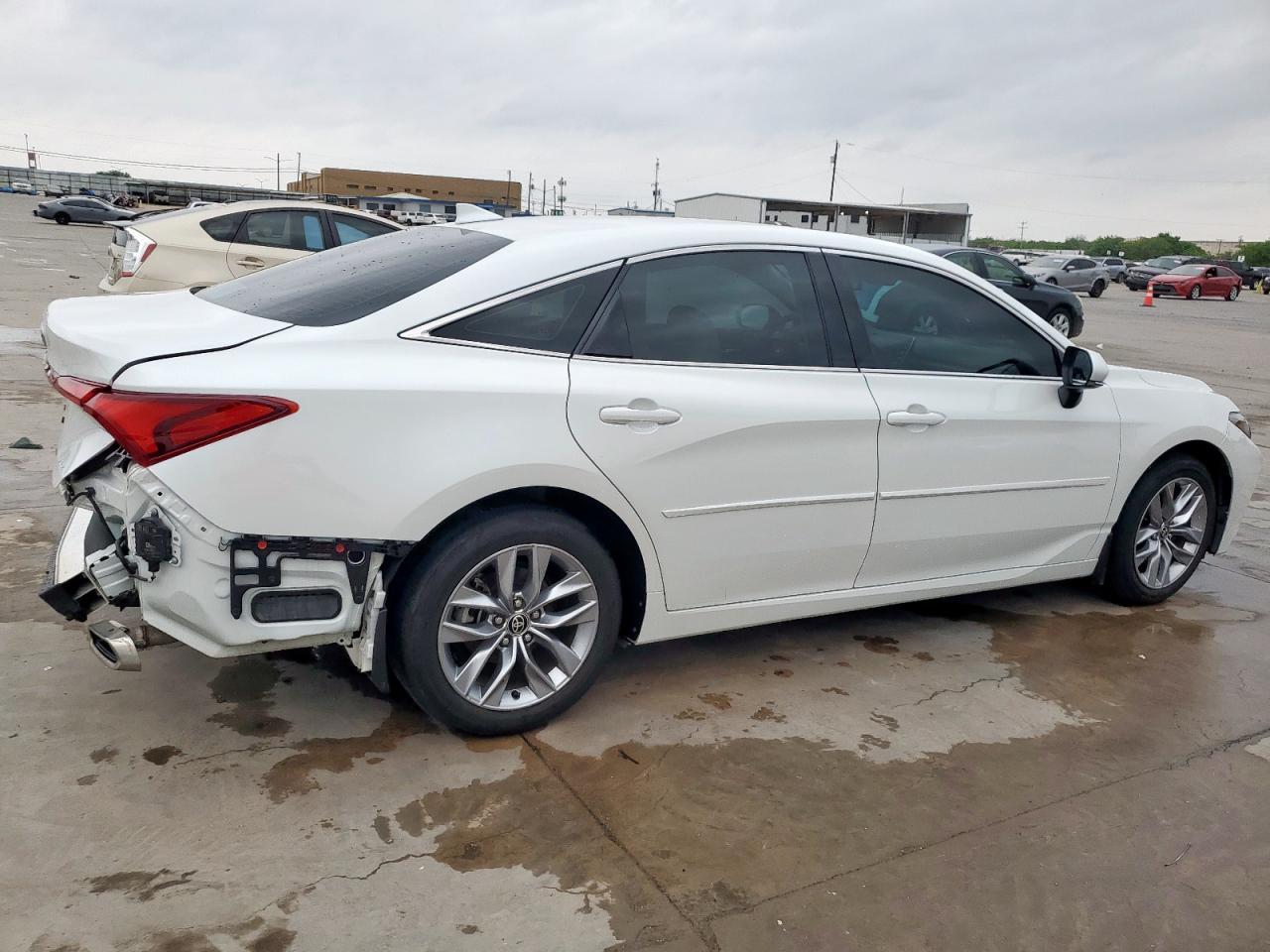 2022 TOYOTA AVALON XLE - Image 3