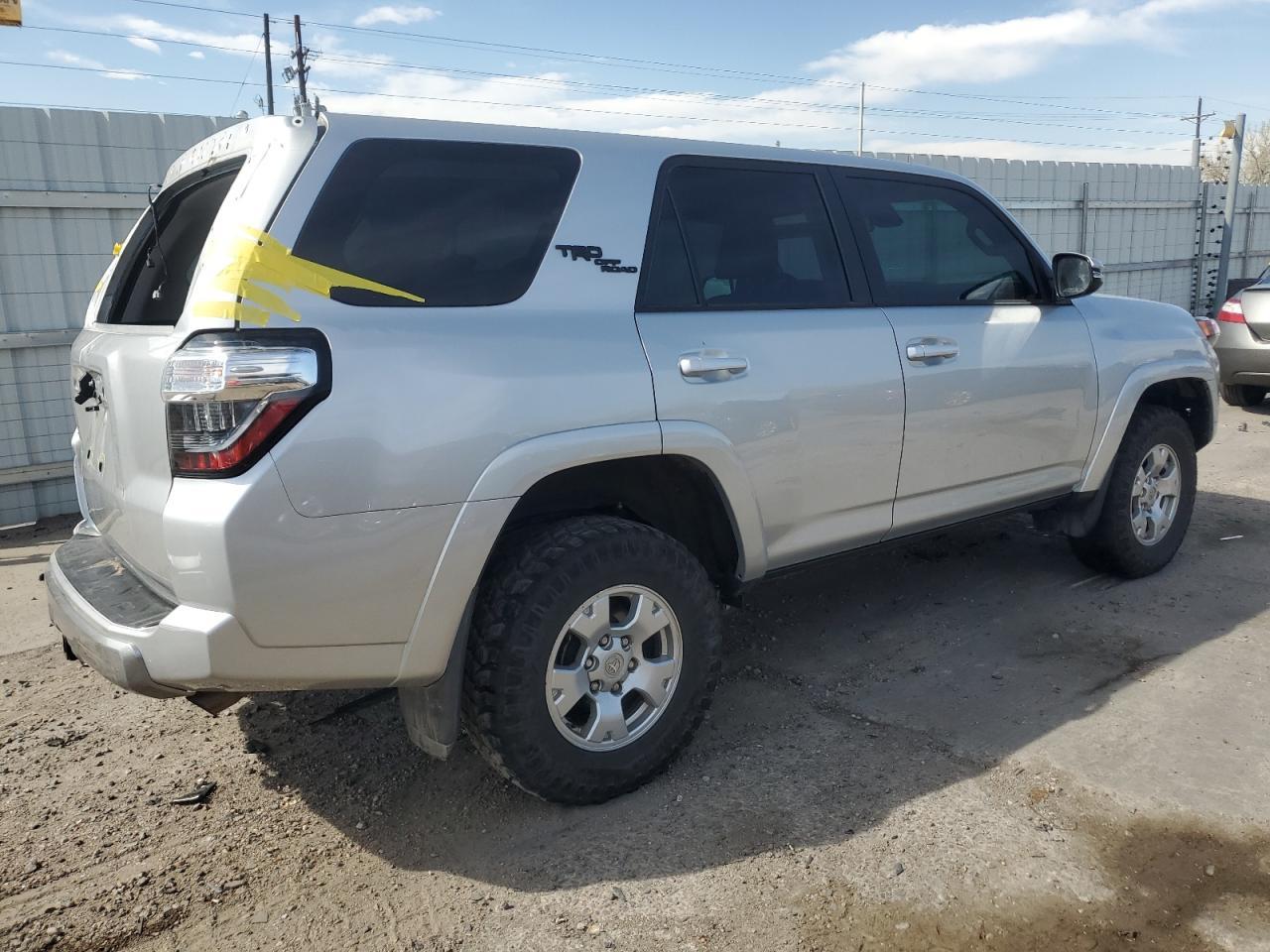 2024 TOYOTA 4RUNNER SR - Фото 3