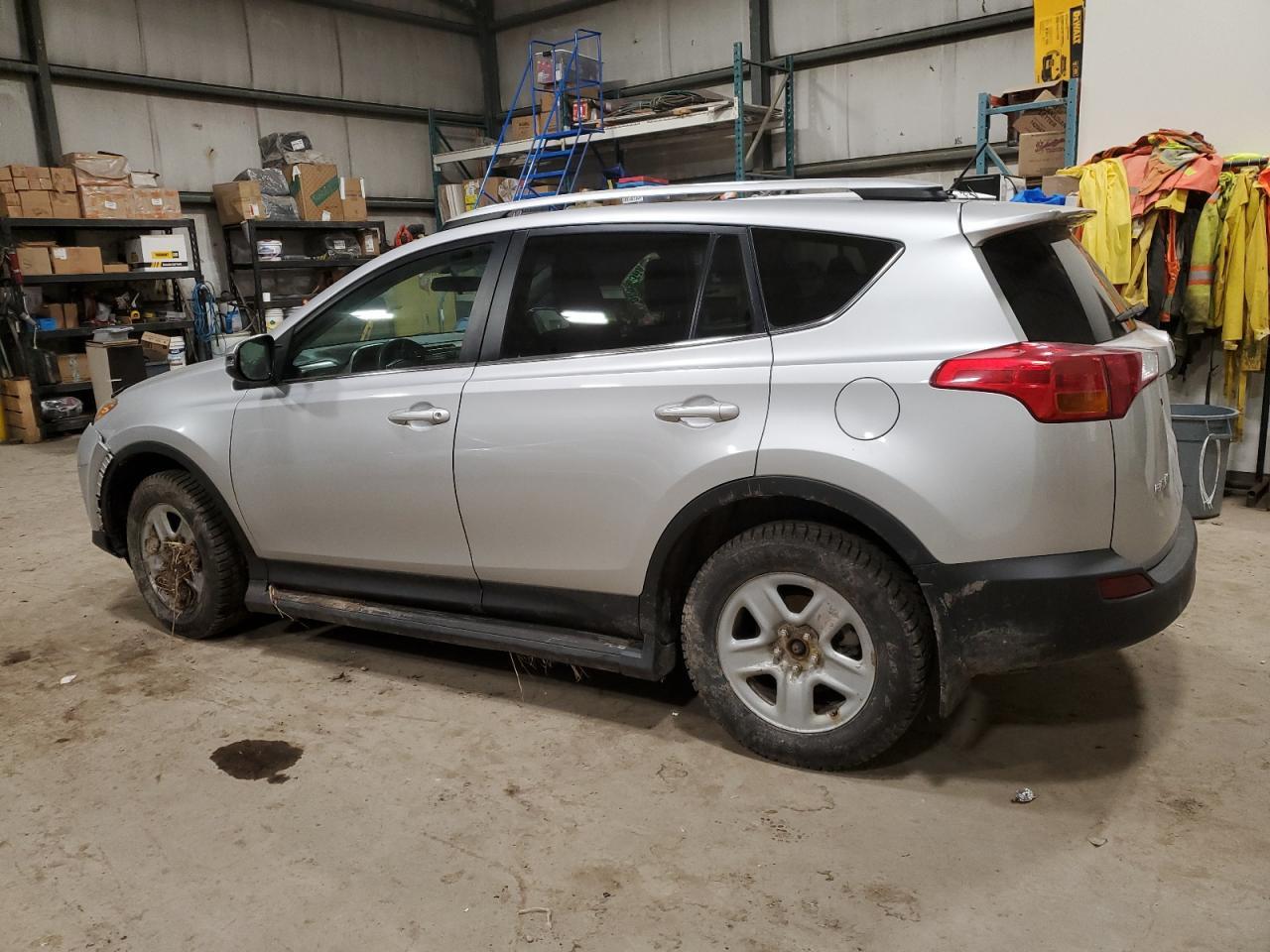 2015 TOYOTA RAV4 XLE - Фото 2