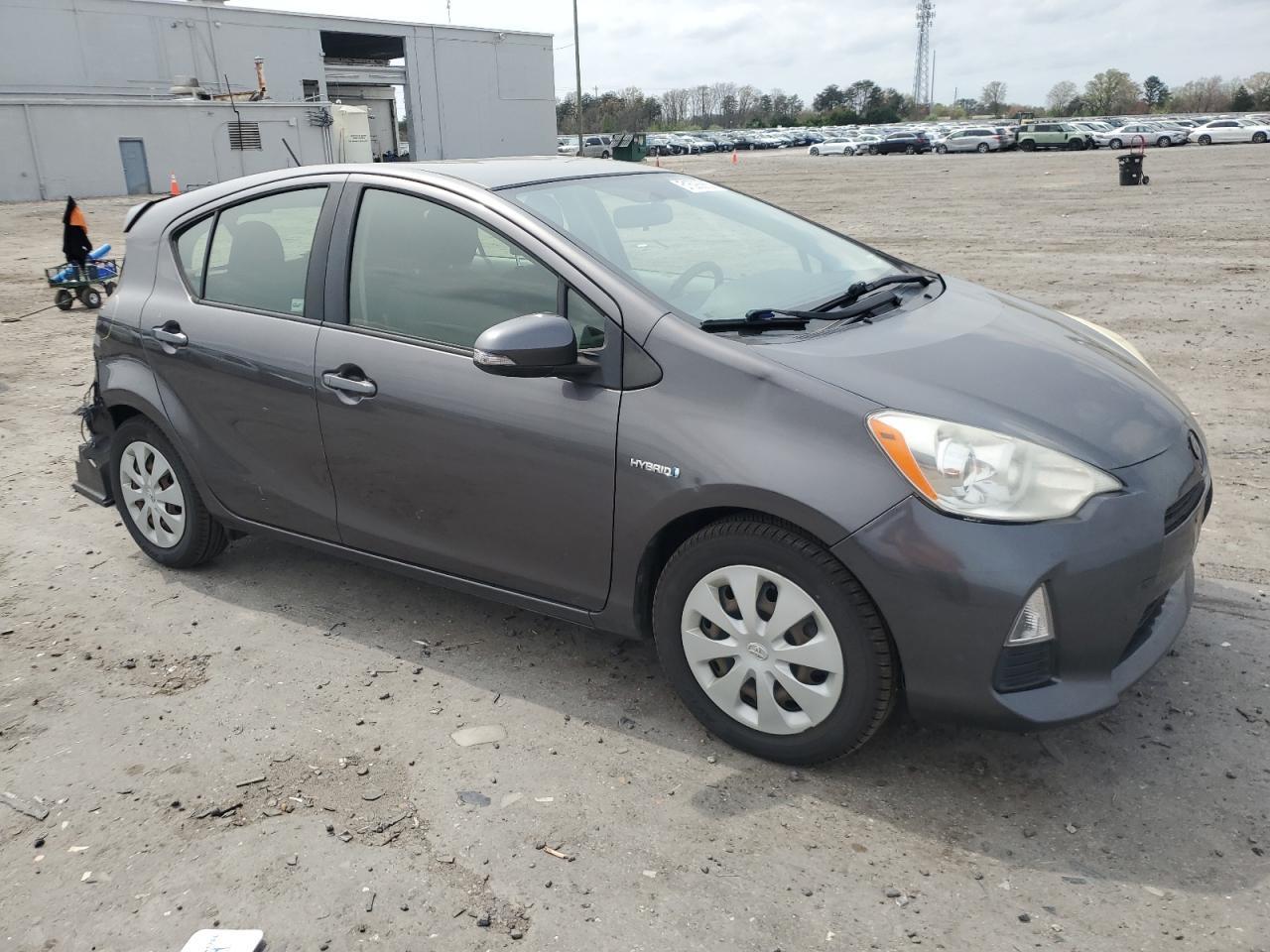 2013 TOYOTA PRIUS C - Image 4