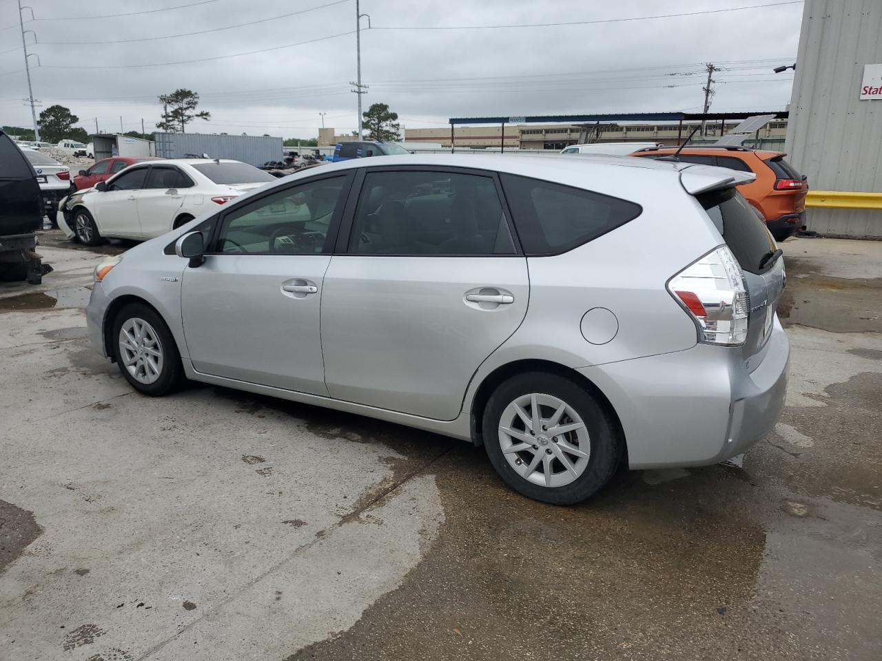 2013 TOYOTA PRIUS V - Image 2